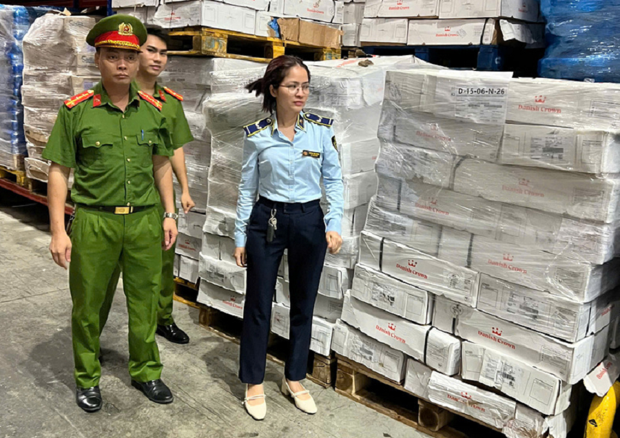 Hà Nội: Tiêu hủy hơn 15 tấn xương lợn quá hạn