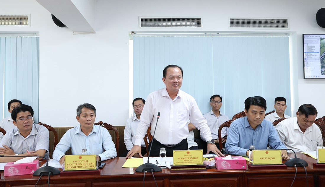 Ph&oacute; Chủ tịch UBND TP. Cần Thơ Nguyễn Văn H&ograve;a ph&aacute;t biểu tại buổi l&agrave;m việc