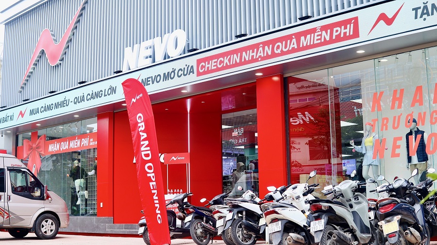 B&ecirc;n ngo&agrave;i Cửa h&agrave;ng thời trang Nevo