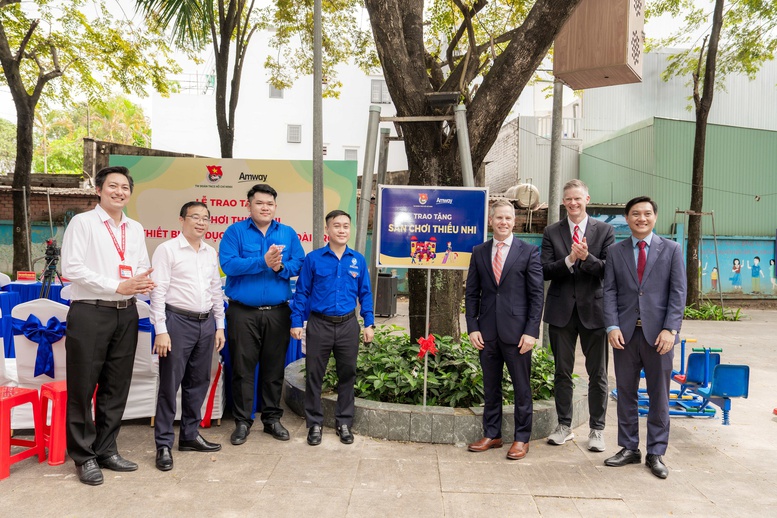 Amway Việt Nam đã phối hợp với Trung ương Đoàn TNCS Hồ Chí Minh triển khai Tổ chức Lễ khánh thành và tặng 02 công trình vui chơi trẻ em tại phường Bình Dương
