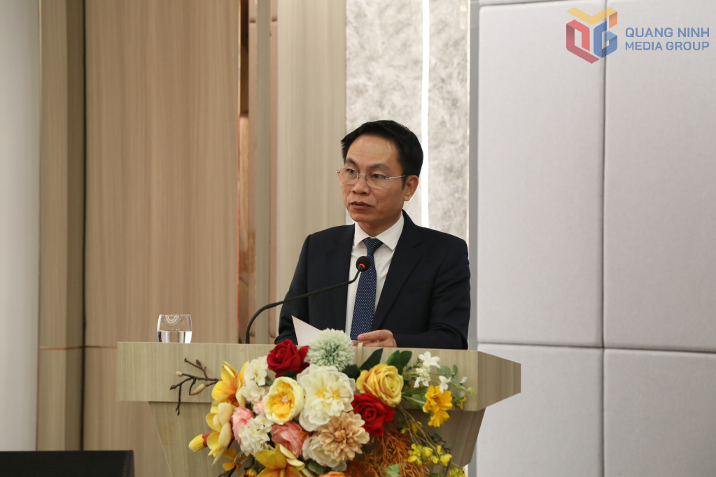 Ông Nguyễn Huy Nam, Bí thư Đảng ủy Than Quảng Ninh, Phó Tổng Giám đốc Tập đoàn Công nghiệp Than - Khoáng sản Việt Nam phát biểu tại hội nghị.