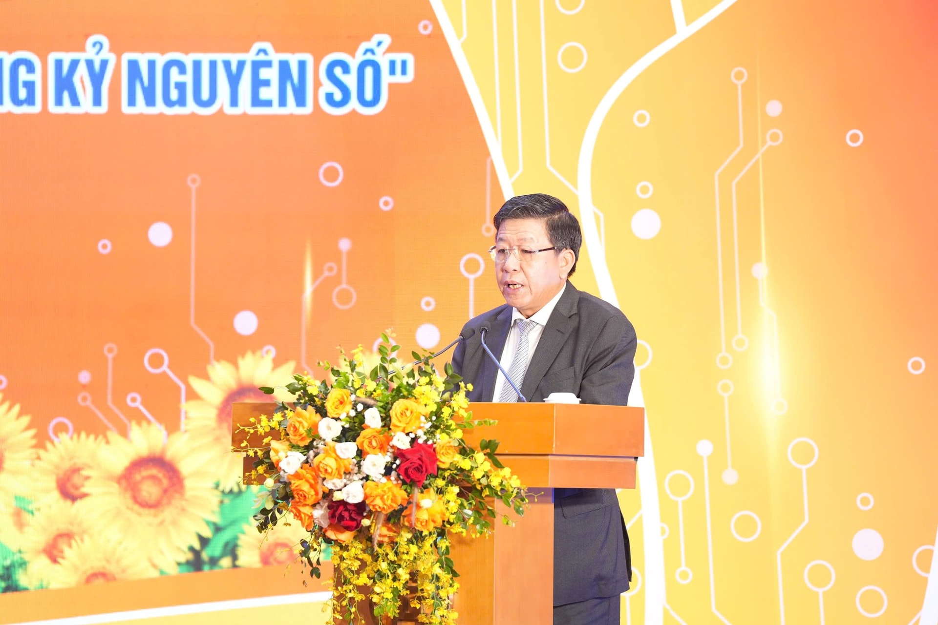 Phó Chủ tịch Thường trực UBND thành phố Hà Nội Dương Đức Tuấn phát biểu