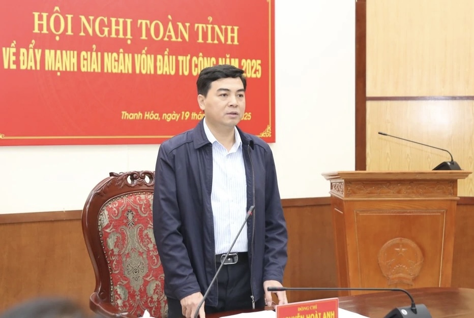 Chủ tịch UBND tỉnh Nguyễn Hoài Anh phát biểu tại hội nghị.