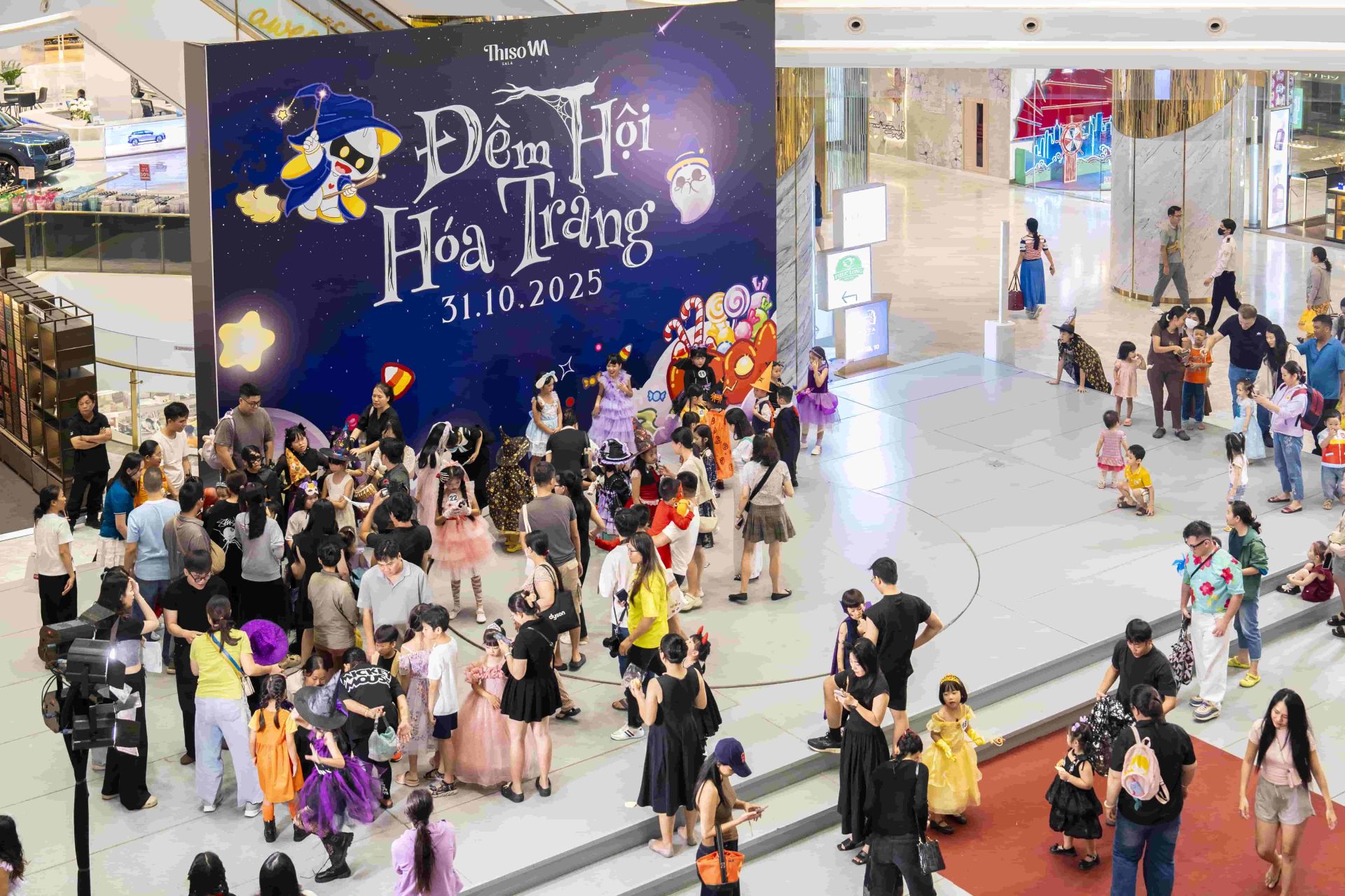 Đêm hội Hóa trang quy tụ đông đảo khách hàng tham dự Đêm hội Hóa trang quy tụ đông đảo khách hàng tham dự