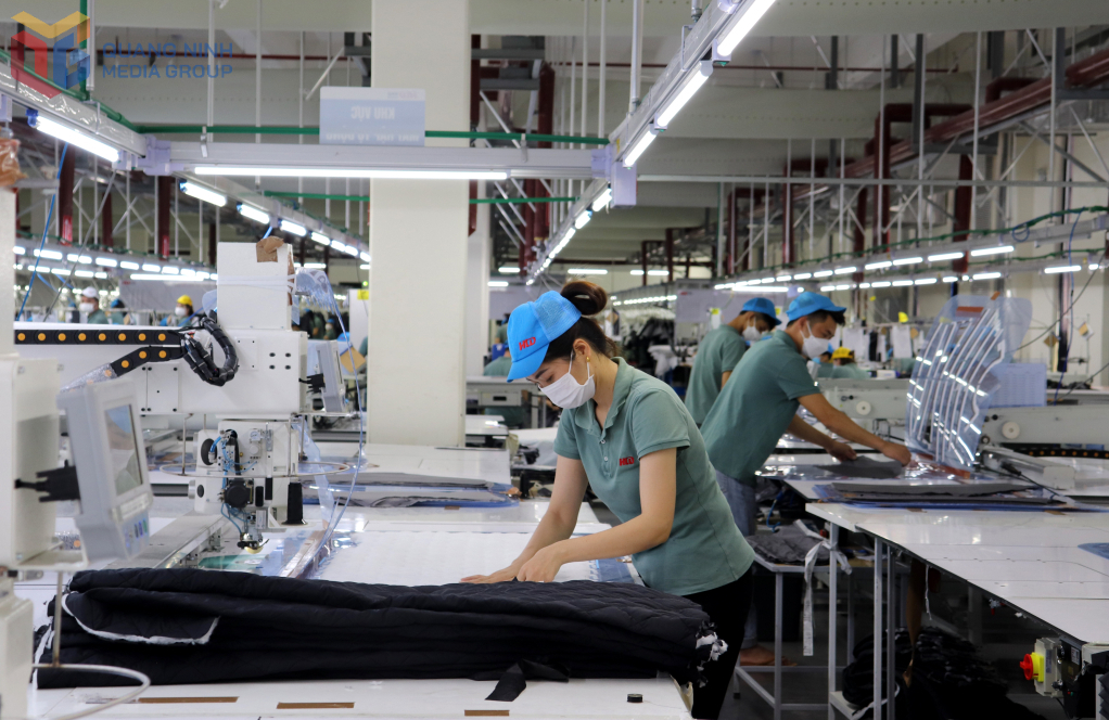 Dây chuyền sản xuất sản phẩm dệt may tại KCN Hải Hà.
