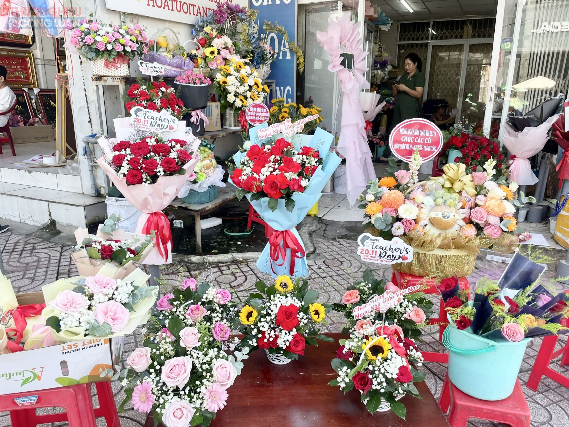 Giá hoa cận ngày lễ có nhỉnh hơn giá hoa ngày thường