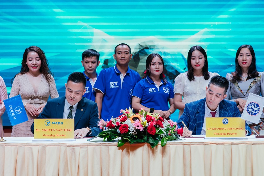 Đại diện Công ty Cổ phần DonexGroup ký