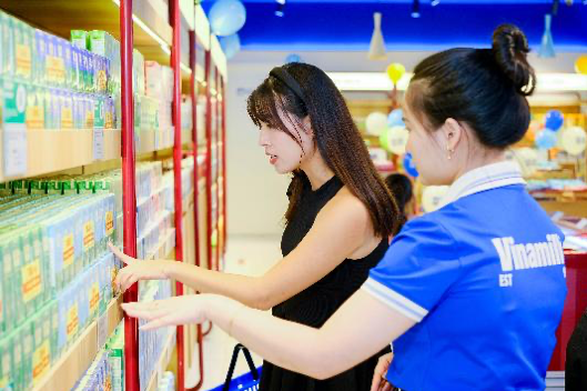 Khi người ti&ecirc;u d&ugrave;ng ng&agrave;y c&agrave;ng th&ocirc;ng th&aacute;i v&agrave; quan t&acirc;m đến m&ocirc;i trường, lợi thế sẽ thuộc về doanh nghiệp c&oacute; sự chuẩn bị từ sớm (Ảnh: Minh Anh).