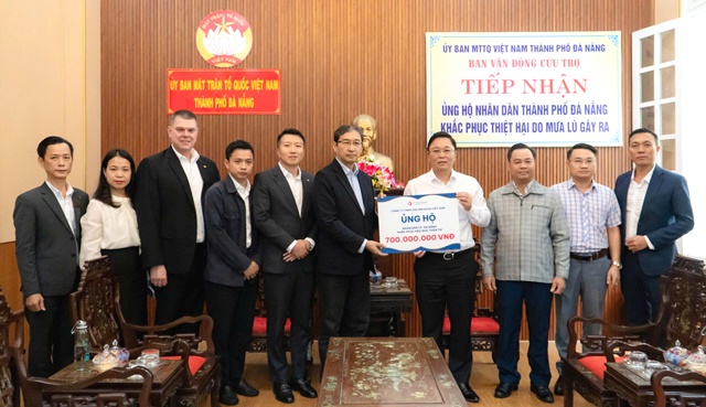 Ủy ban MTTQ Việt Nam TP. Đà Nẵng tiếp nhận 700 triệu đồng hỗ trợ đồng bào bị lũ lụt