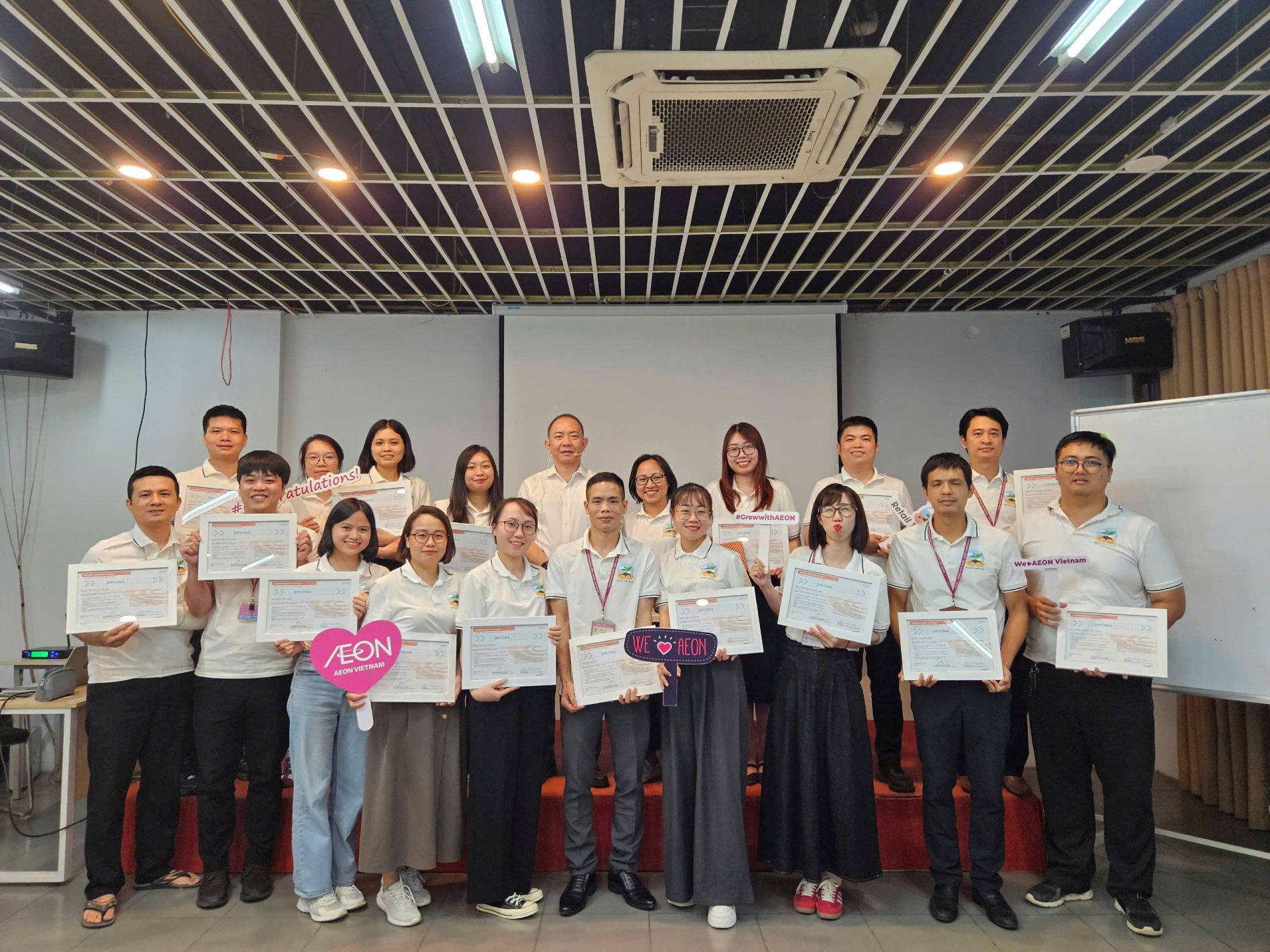 AEON Việt Nam thường xuy&ecirc;n tổ chức c&aacute;c kh&oacute;a học mũi nhọn để ph&aacute;t triển năng lực chuy&ecirc;n m&ocirc;n về ng&agrave;nh b&aacute;n lẻ cho đội ngũ nh&acirc;n sự