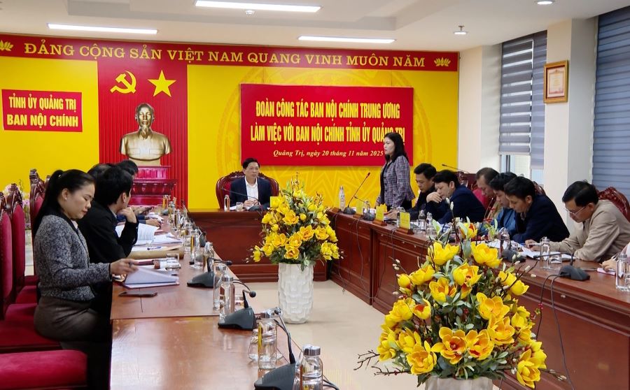 Toàn cảnh buổi làm việc.