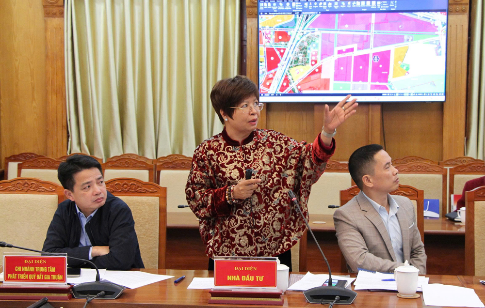 Đại diện chủ đầu tư l&agrave;m r&otilde; một số nội dung thực hiện dự &aacute;n.