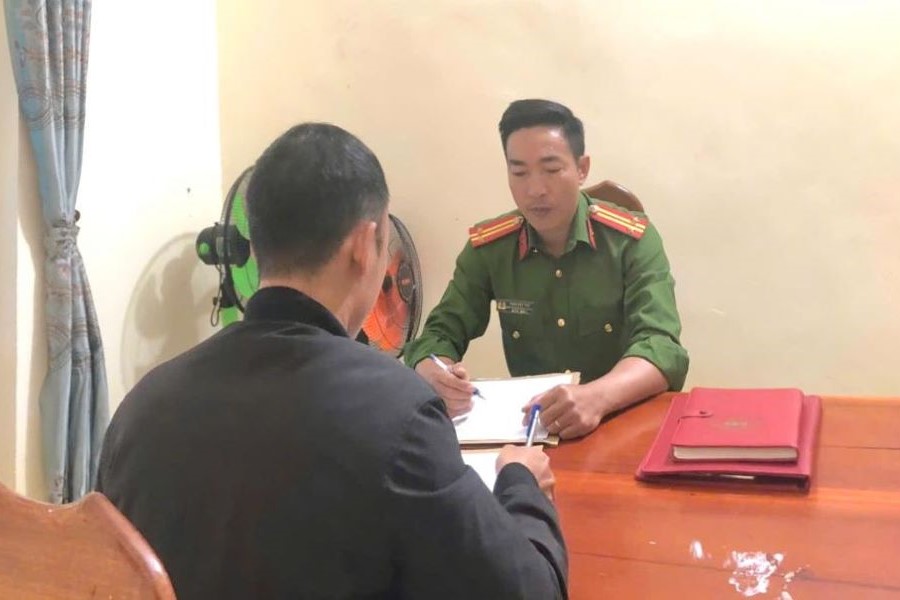 Công an xã Đức Minh làm việc với T.V.H.
