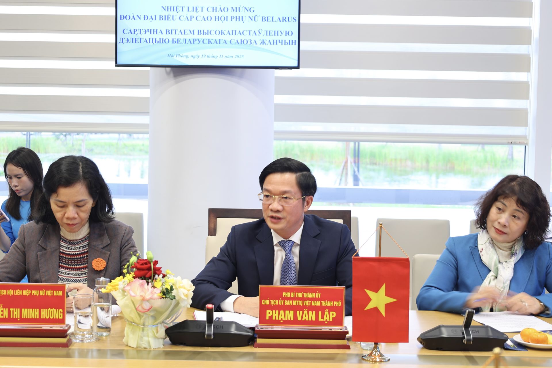 Đồng chí Phó Bí thư Thành ủy, Chủ tịch Ủy ban MTTQ Việt Nam thành phố Phạm Văn Lập phát biểu tại buổi làm việc.