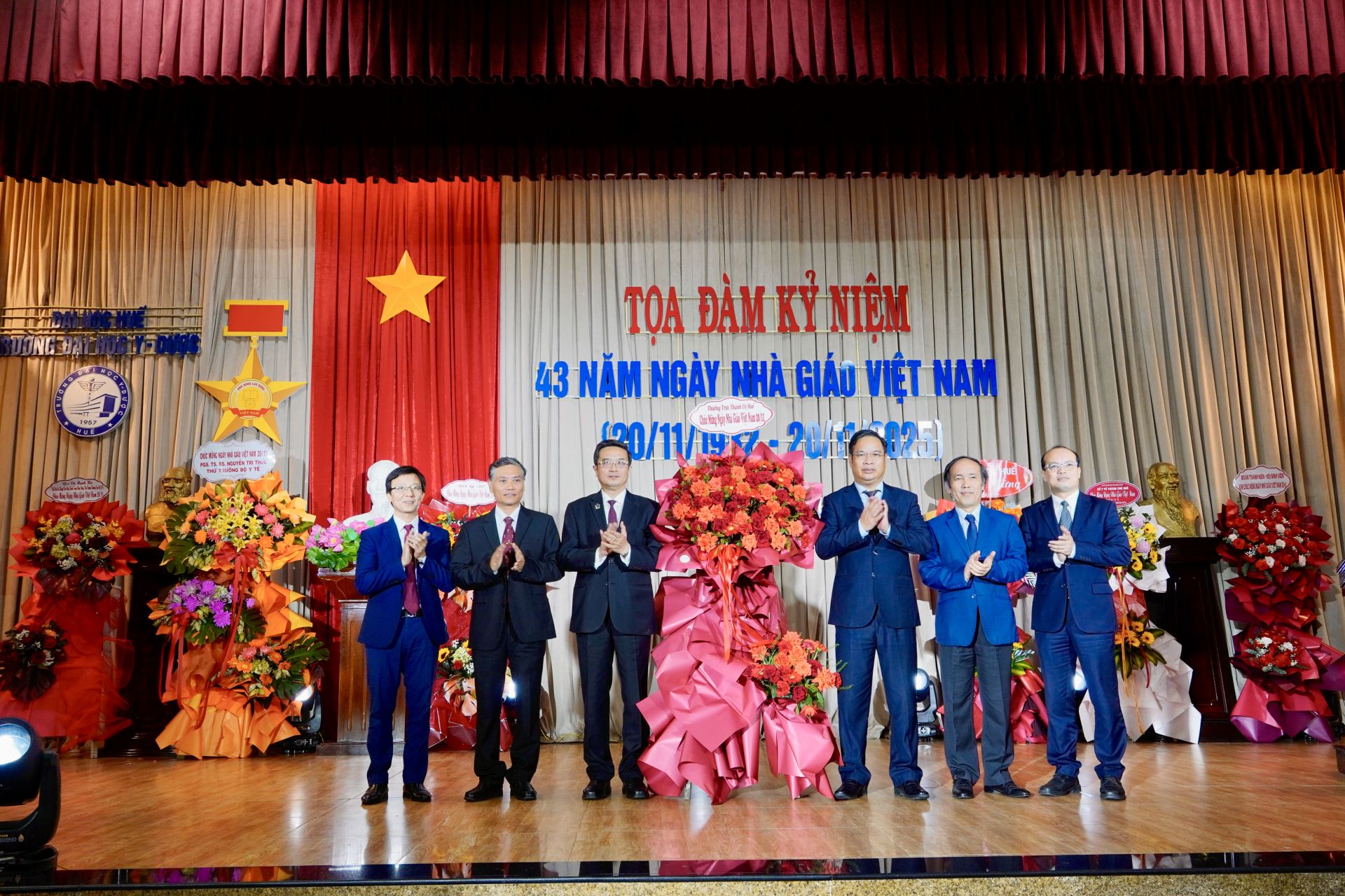 Trường Đại học Y - Dược, Đại học Huế tôn vinh 19 cá nhân và 3 tập thể có thành tích xuất sắc