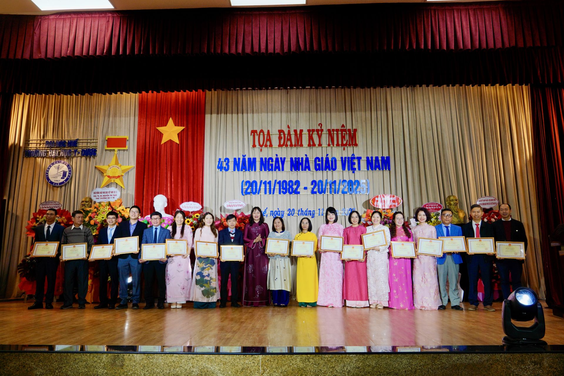 Nhiều tập thể và cá nhân được tôn vinh