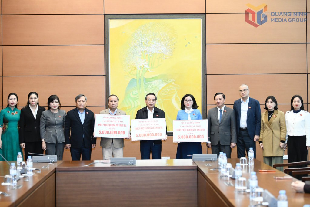 Tỉnh Quảng Ninh trao hỗ trợ các tỉnh Gia Lai, Khánh Hòa, Đắk Lắk 15 tỷ đồng khắc phục mưa lũ
