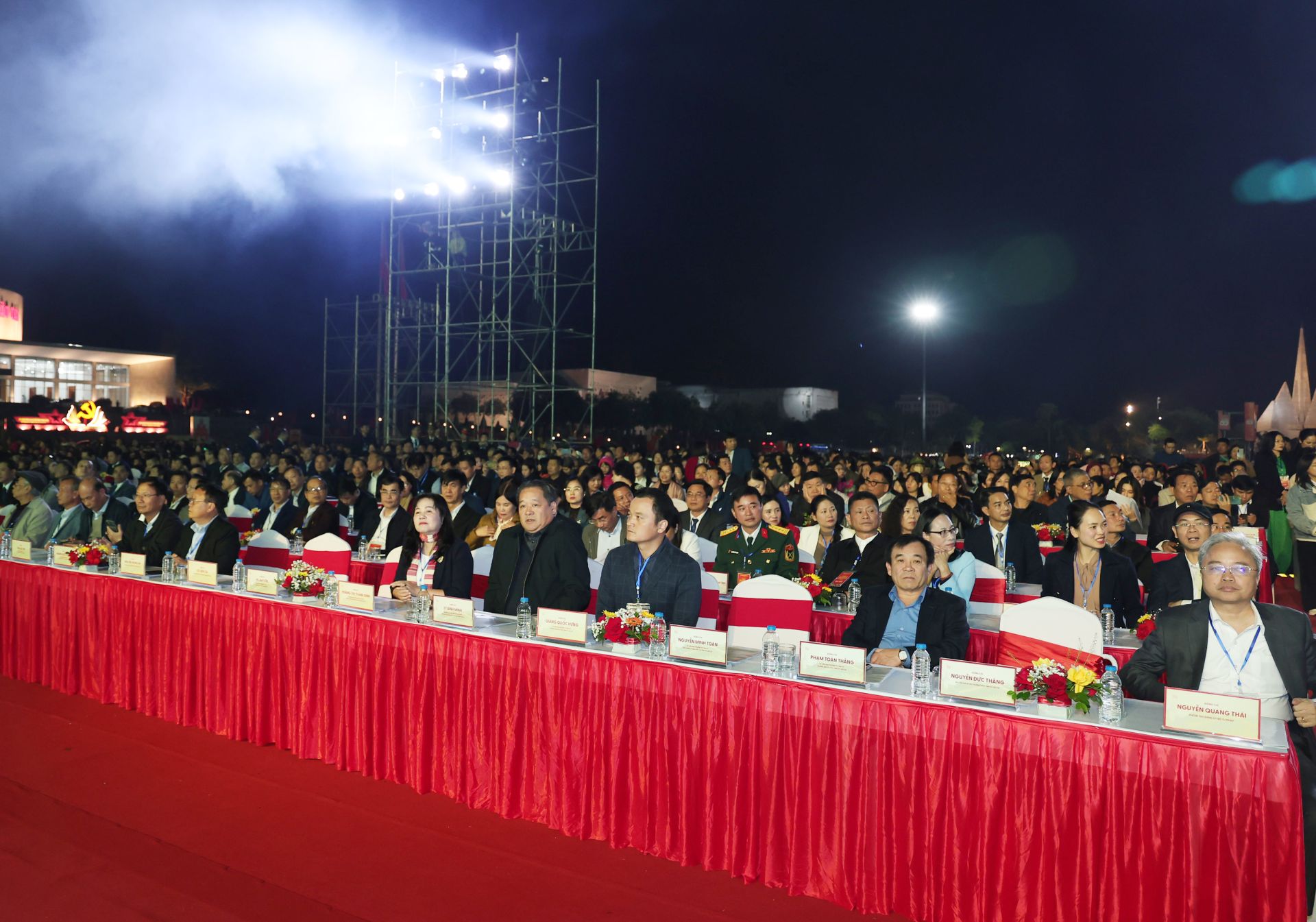 Đại biểu tham dự lễ khai mạc