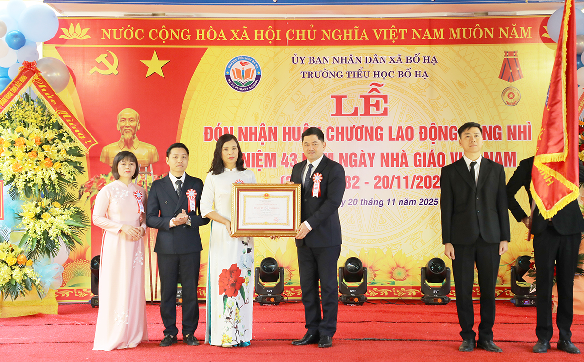Bắc Ninh: Bí thư Tỉnh ủy Nguyễn Hồng Thái dự Lễ đón nhận Huân chương Lao động hạng Nhì tại Trường Tiểu học Bố Hạ