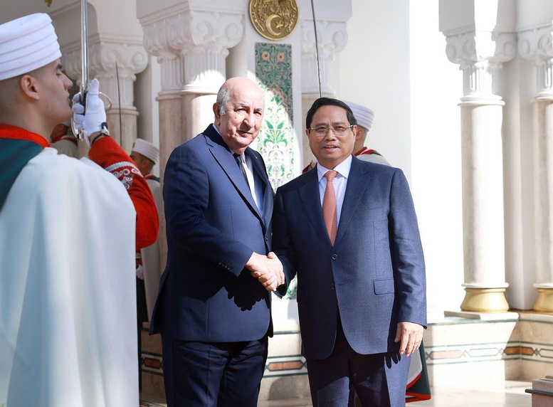 Thủ tướng Phạm Minh Chính trân trọng cảm ơn Tổng thống Abdelmadjid Tebboune và Nhà nước Algeria đã dành cho Đoàn đại biểu cấp cao Chính phủ Việt Nam sự đón tiếp trọng thị, thân tình - Ảnh: VGP/Nhật Bắc
