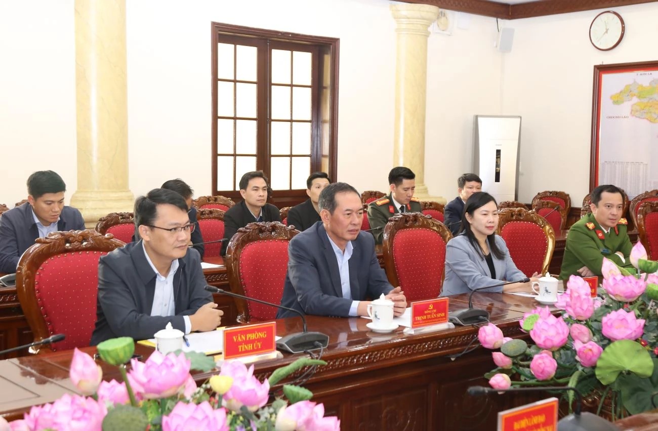 Đồng chí Trịnh Tuấn Sinh, Phó Bí thư Tỉnh ủy, Chủ tịch Ủy ban MTTQ tỉnh Thanh Hóa cùng đại diện lãnh đạo Ủy ban MTTQ tỉnh tại buổi tiếp nhận ủng hộ. Đồng chí Trịnh Tuấn Sinh, Phó Bí thư Tỉnh ủy, Chủ tịch Ủy ban MTTQ tỉnh Thanh Hóa cùng đại diện lãnh đạo Ủy ban MTTQ tỉnh tại buổi tiếp nhận ủng hộ.