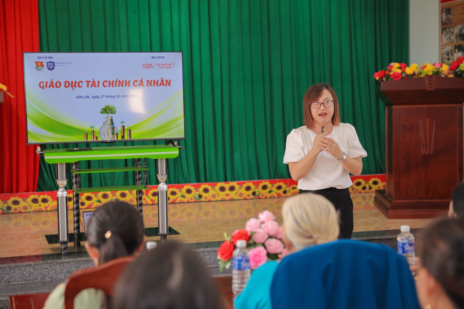 Chuỗi 10 lớp “Tài chính cá nhân” đã lan tỏa những kiến thức tài chính thiết thực đến hơn 300 chị em phụ nữ và các em học sinh trên địa bàn tỉnh Đắk Lắk.