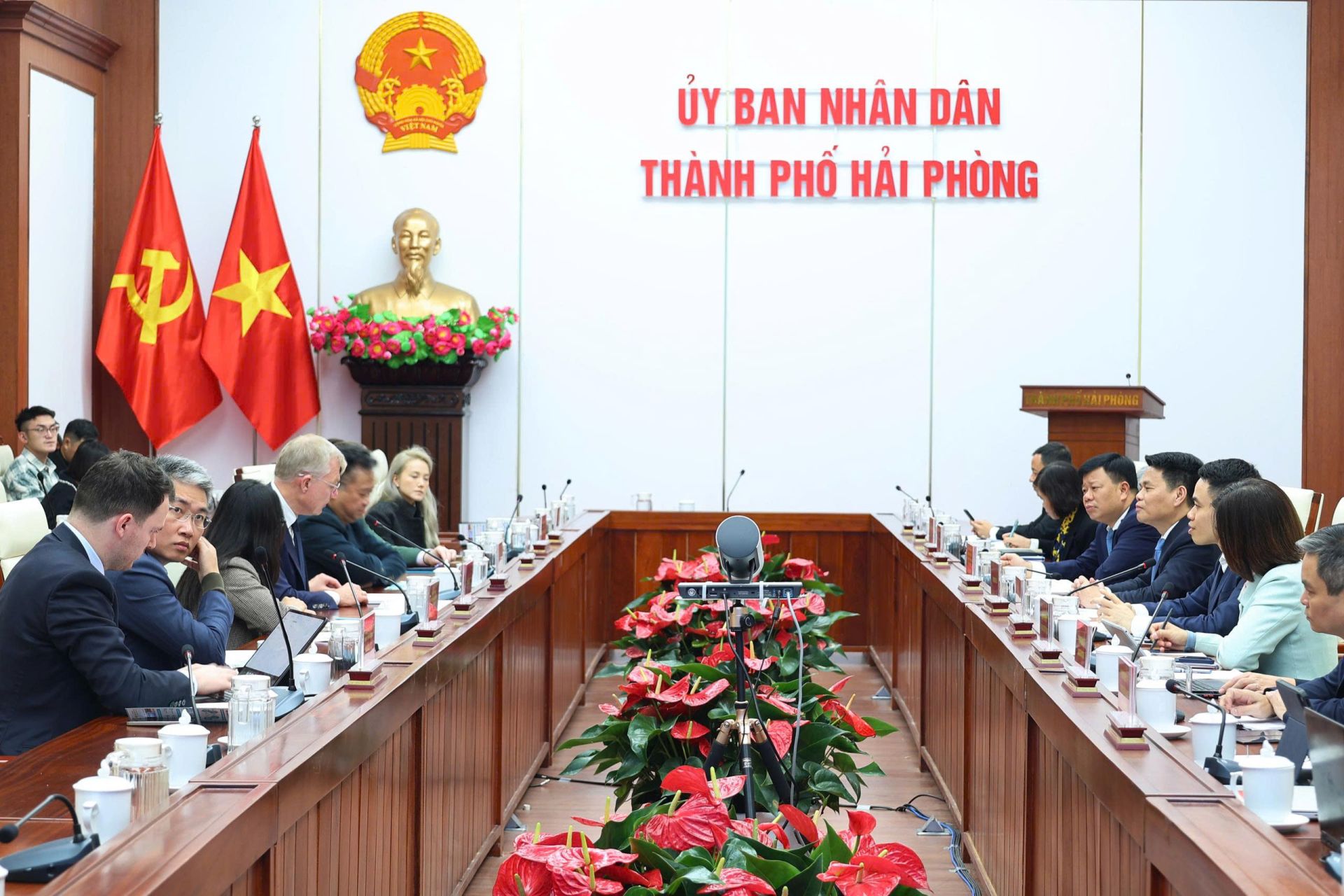 Lãnh đạo TP. Hải Phòng làm việc với Tập đoàn CTP Invest Ltd và Tập đoàn Kinh Bắc về việc hợp tác đầu tư