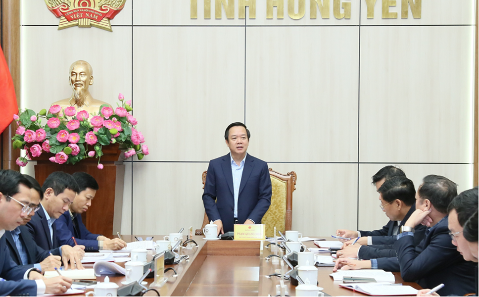 Ông Phạm Quang Ngọc, Phó Bí thư Tỉnh ủy, Chủ tịch UBND tỉnh Hưng Yên phát biểu chỉ đạo tại cuộc họp