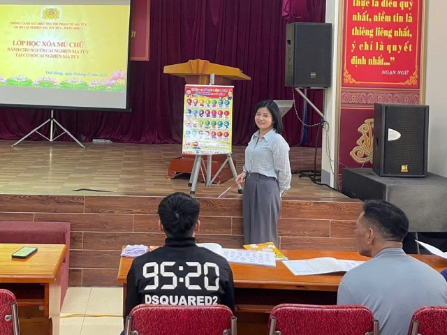 Gần một tháng khai giảng, lớp xóa mù chữ mang lại nhiều tín hiệu tích cực. Gần một tháng khai giảng, lớp xóa mù chữ mang lại nhiều tín hiệu tích cực.