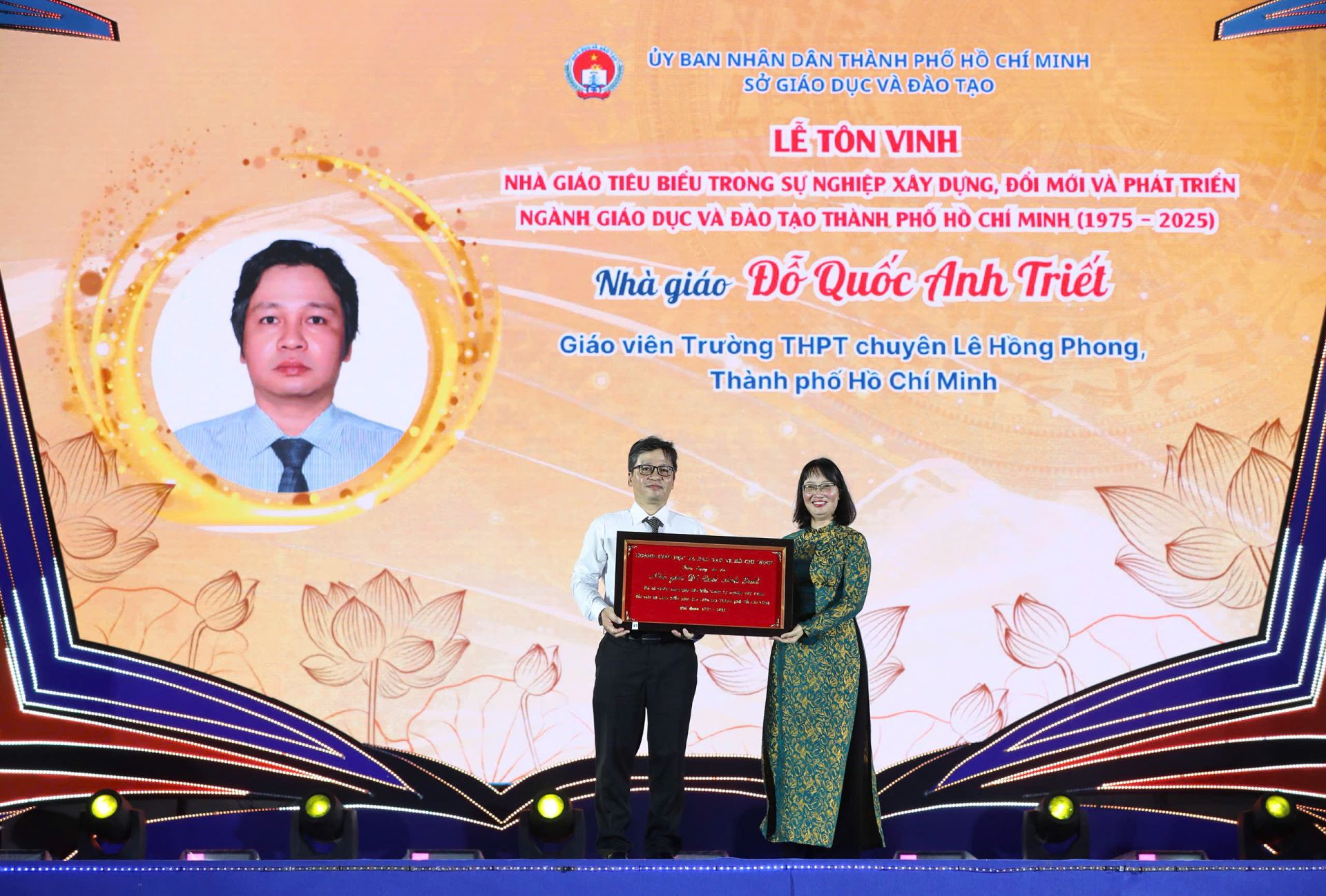 TP. HCM tôn vinh nhà giáo tiêu biểu qua 50 năm đổi mới giáo dục