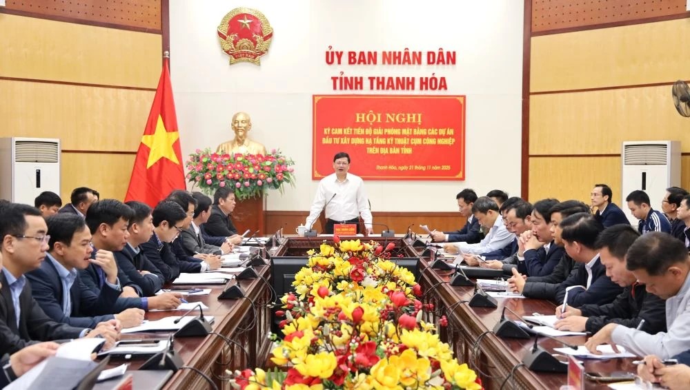 Thanh Hóa: Ký cam kết tiến độ giải phóng mặt bằng các dự án hạ tầng kỹ thuật cụm công nghiệp