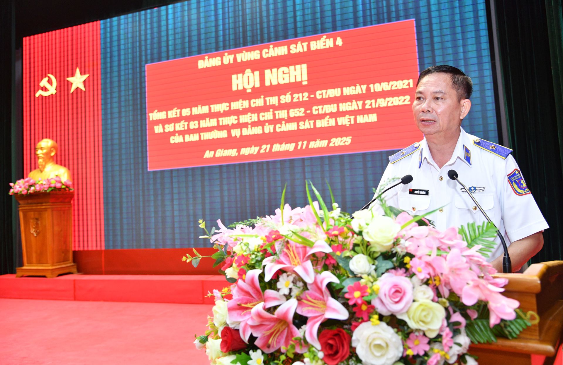 Thiếu tướng Nguyễn Văn Dũng - Bí thư Đảng ủy, Chính ủy Bộ Tư lệnh Vùng Cảnh sát biển 4 phát biểu tại Hội nghị Thiếu tướng Nguyễn Văn Dũng - Bí thư Đảng ủy, Chính ủy Bộ Tư lệnh Vùng Cảnh sát biển 4 phát biểu tại Hội nghị