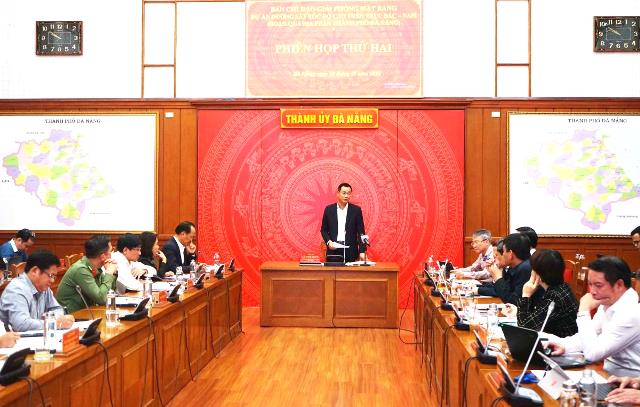 Bí thư Thành ủy Đà Nẵng ông Lê Ngọc Quang phát biểu kết luận cuộc họp về công tác GPMB Dự án đường sắt Bắc- Nam đoạn qua TP. Đà Nẵng.