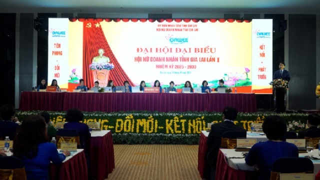 Ông Nguyễn Ngọc Lương (đứng trong cùng, bên phải) phát biểu chỉ đạo tại Đại hội. Ảnh: Nh-Trường