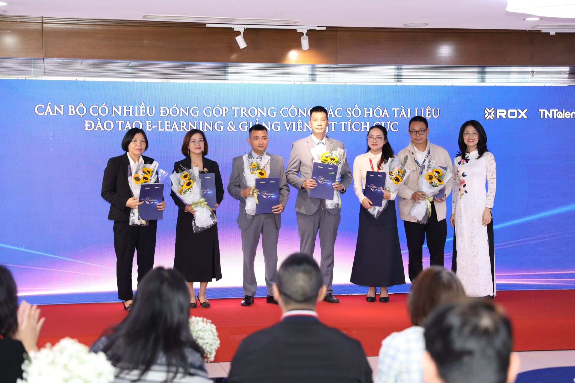 Một khóa đào tạo trong nội bộ tại Tập đoàn ROX Một khóa đào tạo trong nội bộ tại Tập đoàn ROX