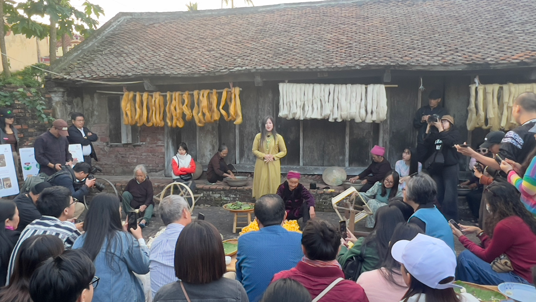 Tỉnh Hưng Yên phát triển du lịch kết hợp tham quan làng nghề đang là xu hướng phát triển mới. Ảnh: Khiếu Hưng Tỉnh Hưng Yên phát triển du lịch kết hợp tham quan làng nghề đang là xu hướng phát triển mới. Ảnh: Khiếu Hưng