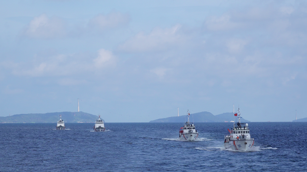 Biên đội Tàu của Hải đoàn 42 thực hiện nhiệm vụ trên biển Biên đội Tàu của Hải đoàn 42 thực hiện nhiệm vụ trên biển