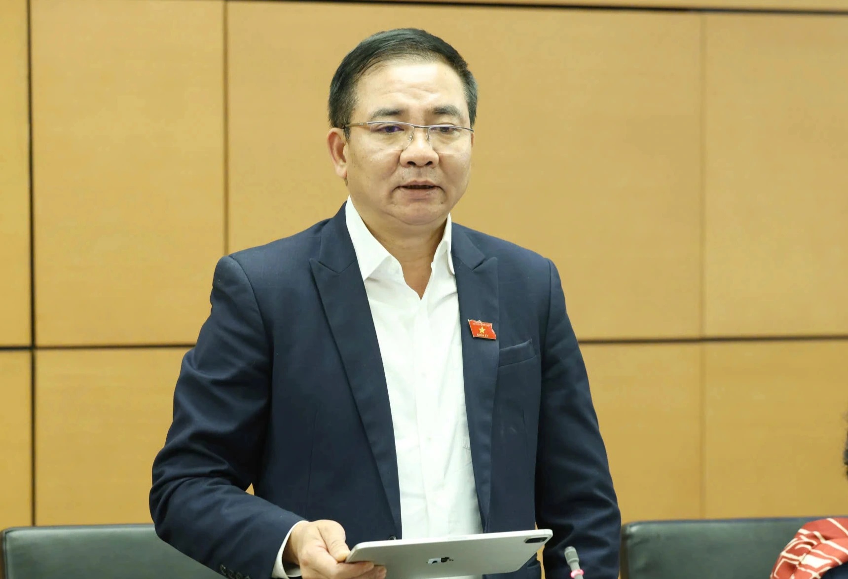 Đại biểu Nguyễn Minh Đức, Phó chủ nhiệm Ủy ban Quốc phòng, An ninh và Đối ngoại của Quốc hội. Đại biểu Nguyễn Minh Đức, Phó chủ nhiệm Ủy ban Quốc phòng, An ninh và Đối ngoại của Quốc hội.