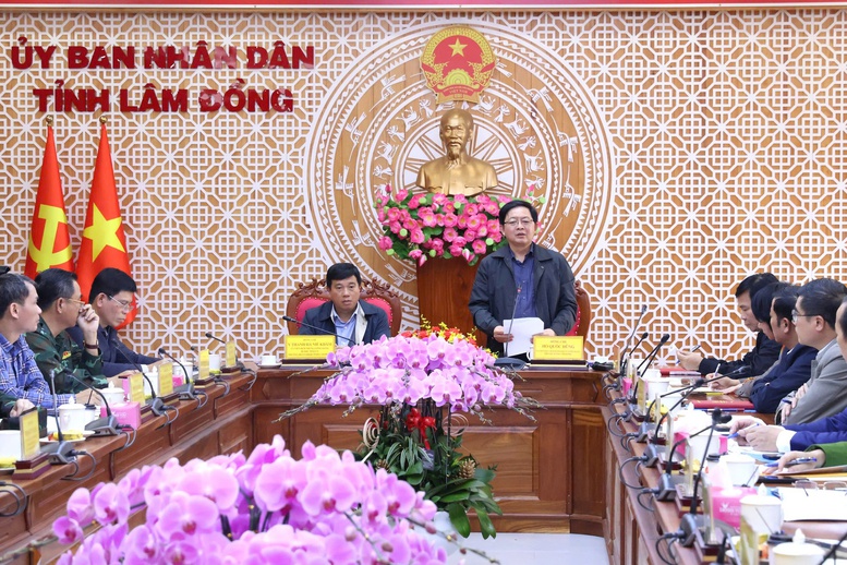 Phó Thủ tướng Hồ Quốc Dũng chủ trì cuộc họp với lãnh đạo tỉnh Lâm Đồng để chỉ đạo khẩn trương các giải pháp ứng phó, khắc phục hậu quả mưa lũ - Ảnh: VGP/Gia Huy