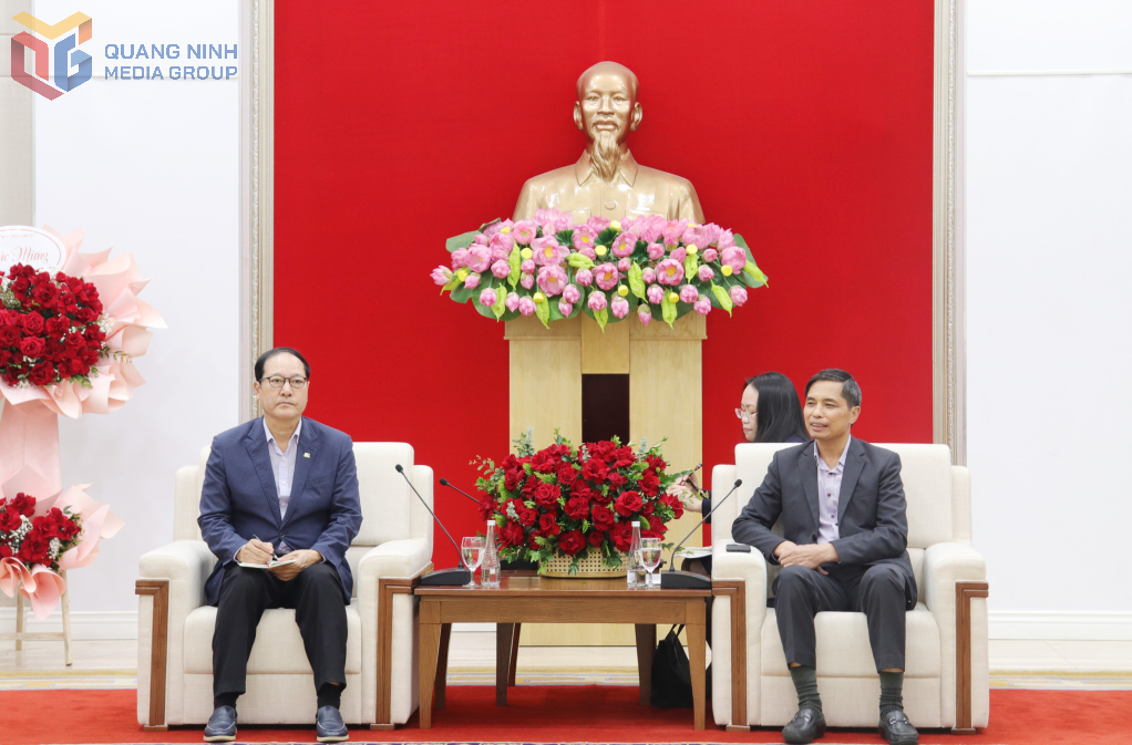 Ông Vũ Văn Diện, Phó Chủ tịch Thường trực UBND tỉnh Quảng Ninh, trao đổi với đại diện Hiệp hội Doanh nghiệp Hàn Quốc tại Việt Nam. Ông Vũ Văn Diện, Phó Chủ tịch Thường trực UBND tỉnh Quảng Ninh, trao đổi với đại diện Hiệp hội Doanh nghiệp Hàn Quốc tại Việt Nam.