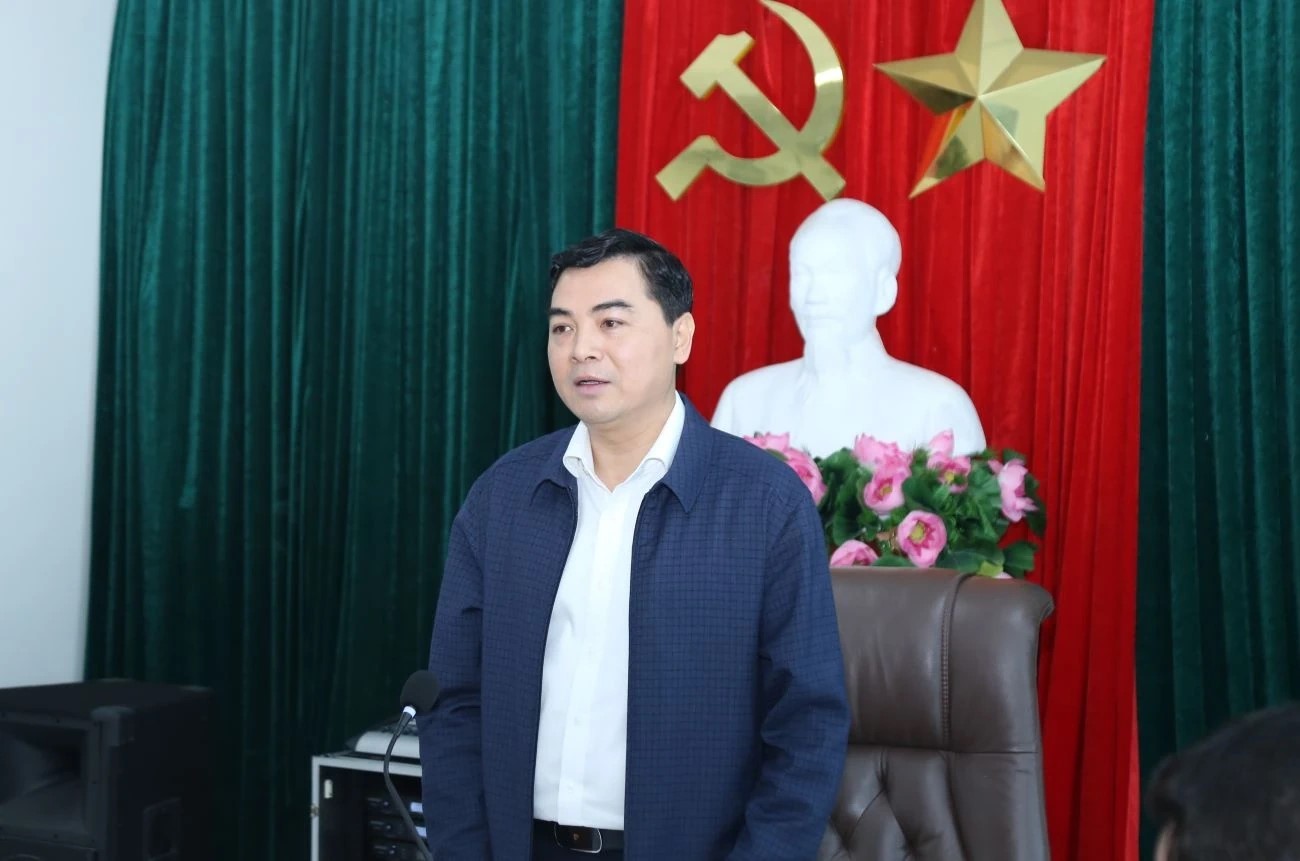 Chủ tịch UBND tỉnh Nguyễn Hoài Anh phát biểu chỉ đạo tại buổi làm việc.