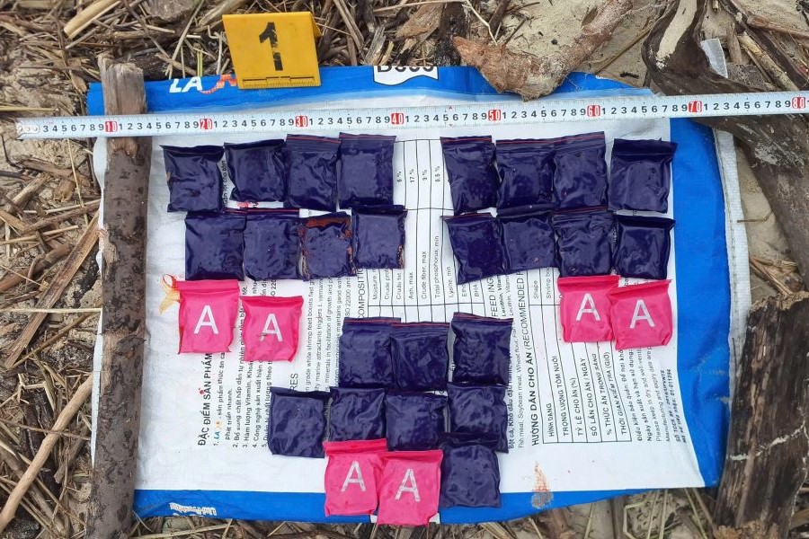 Toàn bộ vật chứng nghi là ma túy tổng hợp trên bờ biển xã Nam Cửa Việt.