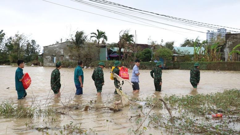 Mưa lũ trong những ngày qua đã gây ngập lụt nghiêm trọng tại vùng đông tỉnh Lắk Lắk.