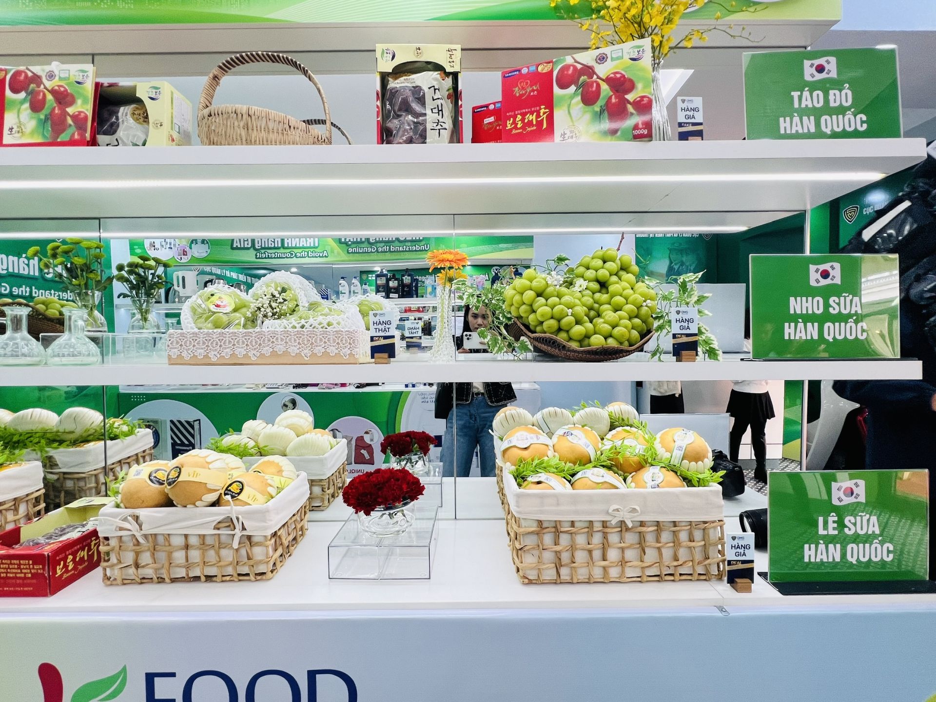 Các loại hoa quả như nho, lê... rất nhiều hàng giả trên thị trường