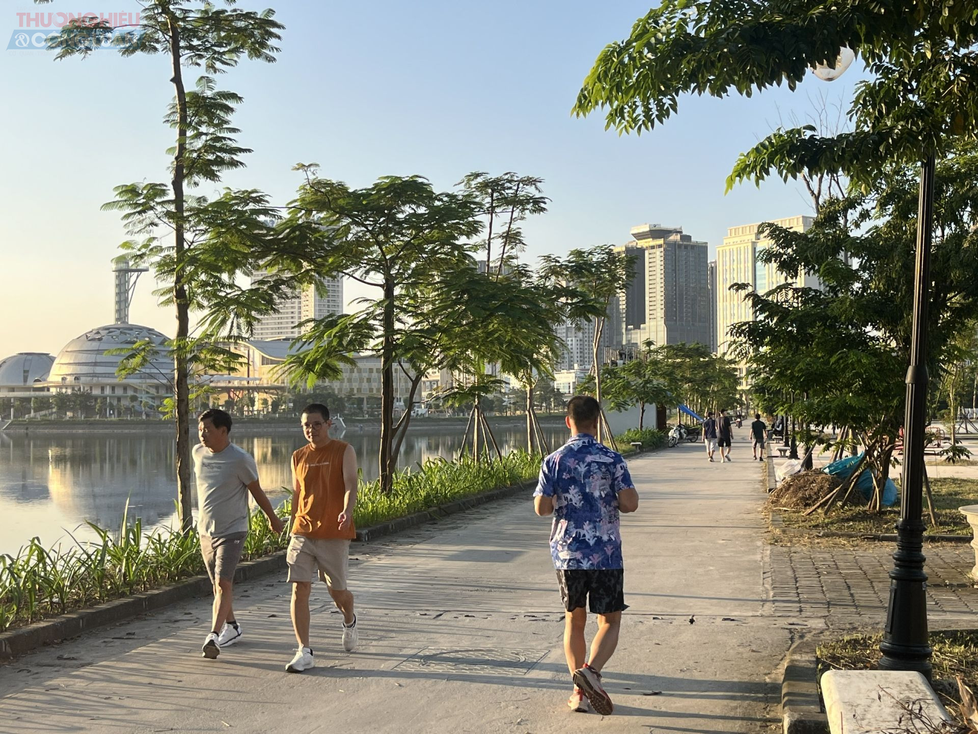 Sự chủ động của phường Cầu Giấy đã mang lại những kết quả rõ rệt. Diện mạo của công viên đã được cải thiện đáng kể. Những lối đi bộ, khu vực tập thể dục dần trở nên sạch sẽ, thông thoáng hơn. Môi trường vệ sinh được đảm bảo đã tạo điều kiện thuận lợi và an toàn hơn cho người dân đến vui chơi, tập luyện.