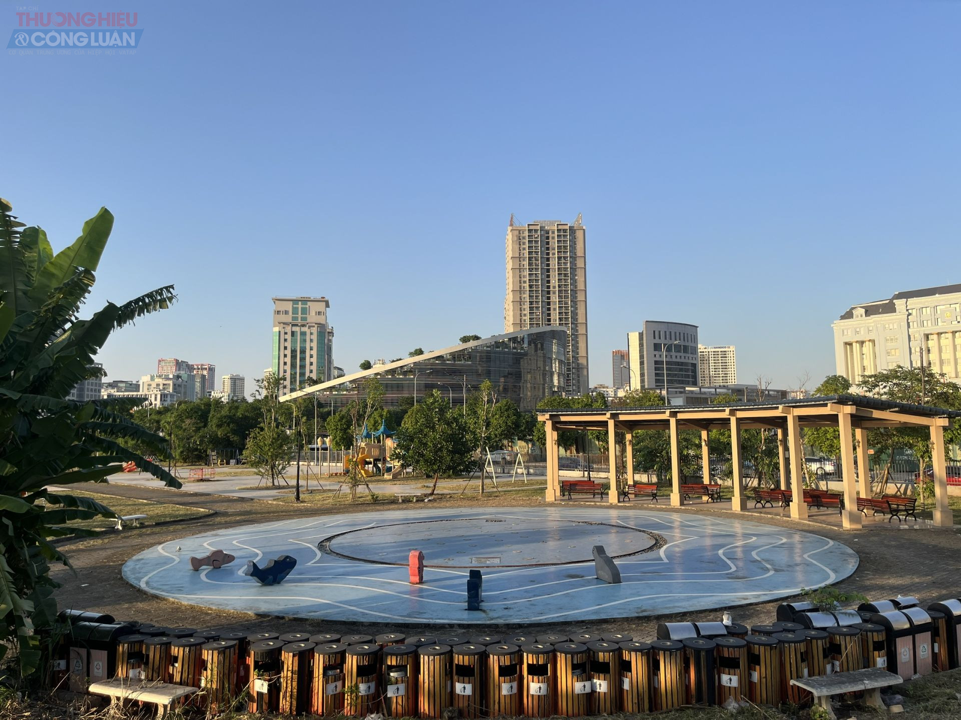 Rác thải được thu gom triệt để, mặt đường khô ráo, không còn tình trạng ngổn ngang như trước.