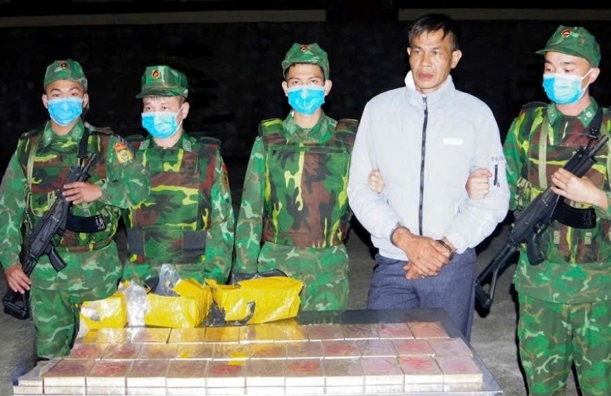 Thanh Hóa bắt đối tượng vận chuyển trái phép 32 bánh heroin