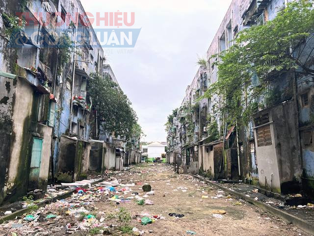 Khu chung cư Hòa Minh xuống cấp trầm trọng. Ảnh: Hoàng Hữu Quyết. Khu chung cư Hòa Minh xuống cấp trầm trọng. Ảnh: Hoàng Hữu Quyết.