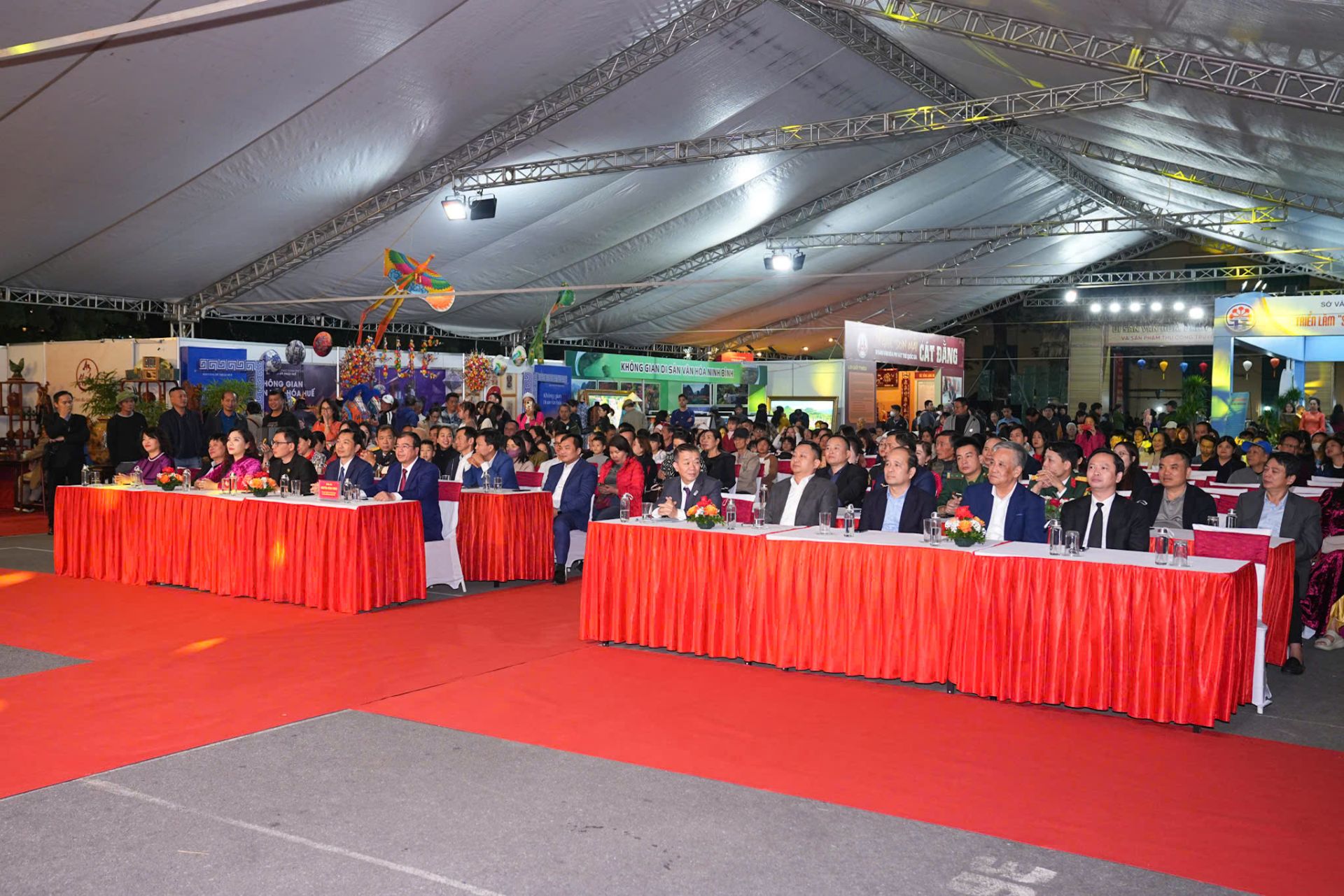 Đại biểu tham dự chương tr&igrave;nh.