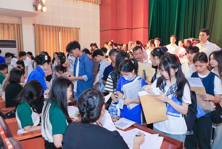 Sinh viên nhập học Trường Đại học Sư phạm Hà Nội 2 năm 2025. (Ảnh: HPU2)